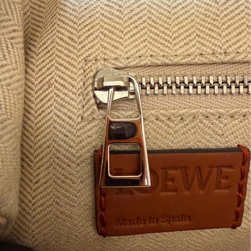 Loewe羅意威橘棕色雙肩包-51