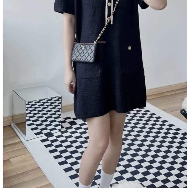 香奈兒 CHANEL 荔枝牛皮一字拉鍊零 錢包(黑金)-1