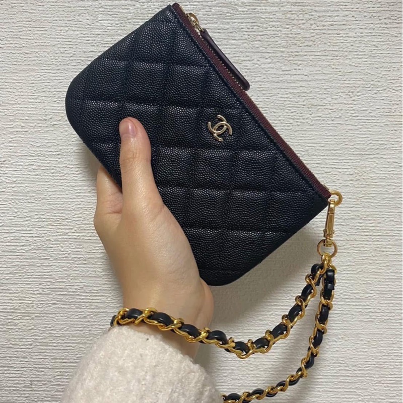 香奈兒 CHANEL 荔枝牛皮一字拉鍊零 錢包(黑金)-2