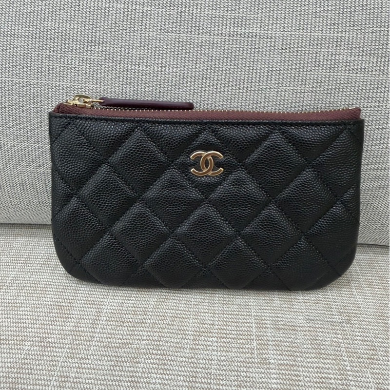 香奈兒 CHANEL 荔枝牛皮一字拉鍊零 錢包(黑金)-4