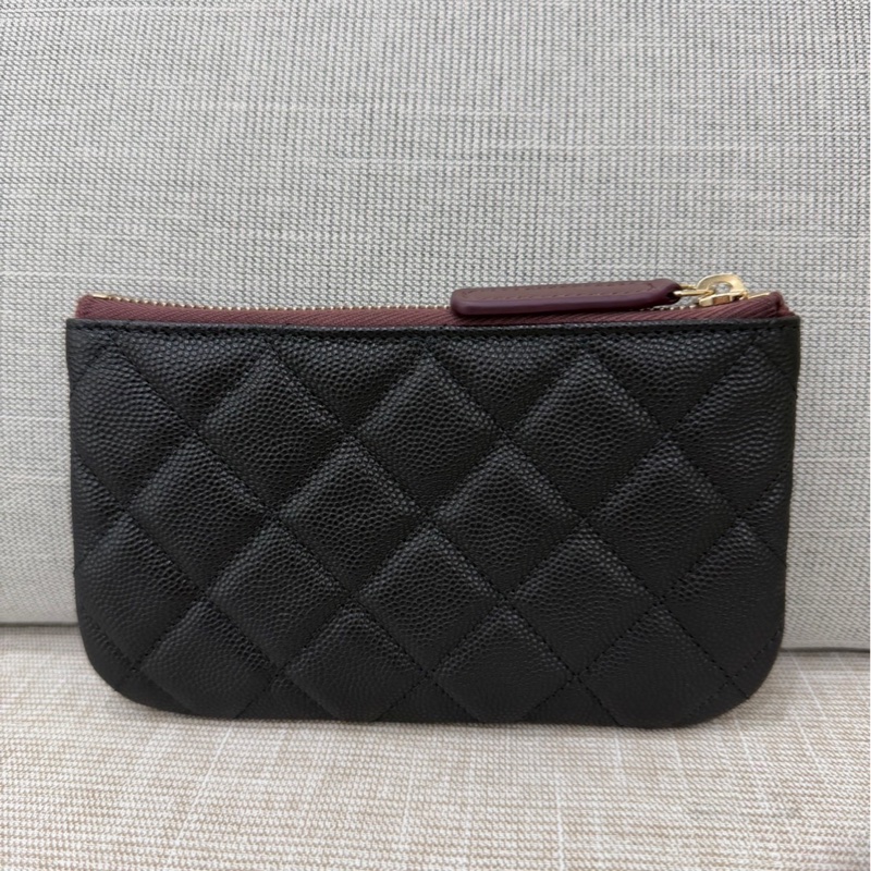 香奈兒 CHANEL 荔枝牛皮一字拉鍊零 錢包(黑金)-5