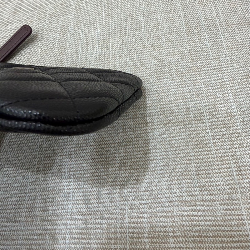 香奈兒 CHANEL 荔枝牛皮一字拉鍊零 錢包(黑金)-8