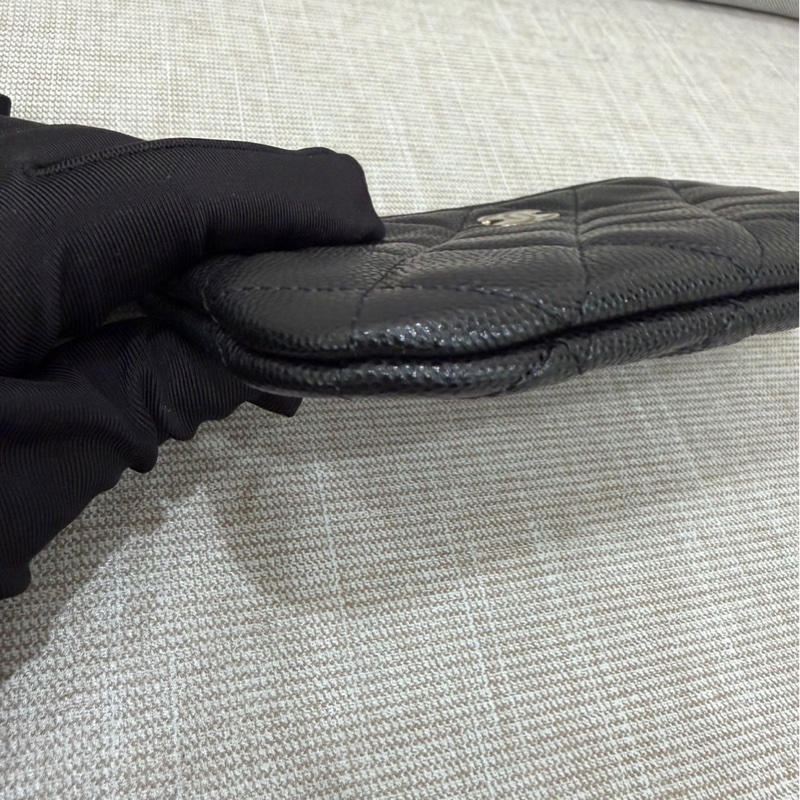 香奈兒 CHANEL 荔枝牛皮一字拉鍊零 錢包(黑金)-9