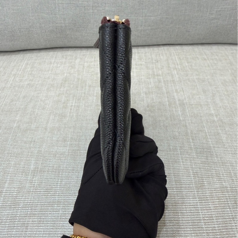 香奈兒 CHANEL 荔枝牛皮一字拉鍊零 錢包(黑金)-11