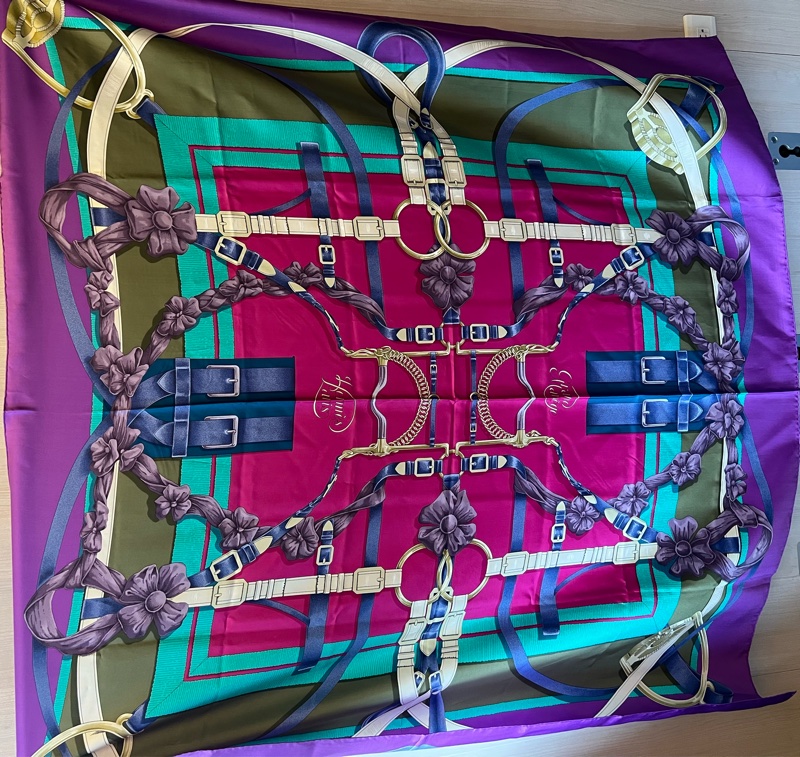 Hermes 100% Silk 真絲140x140 圍巾-1