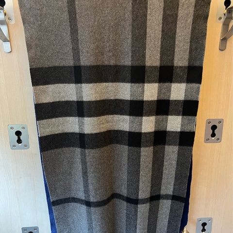 Burberry Wide Check Cashmere Scarf 寬版格紋喀什米爾圍巾
