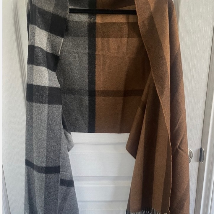 Burberry Wide Check Cashmere Scarf 寬版格紋喀什米爾圍巾-9