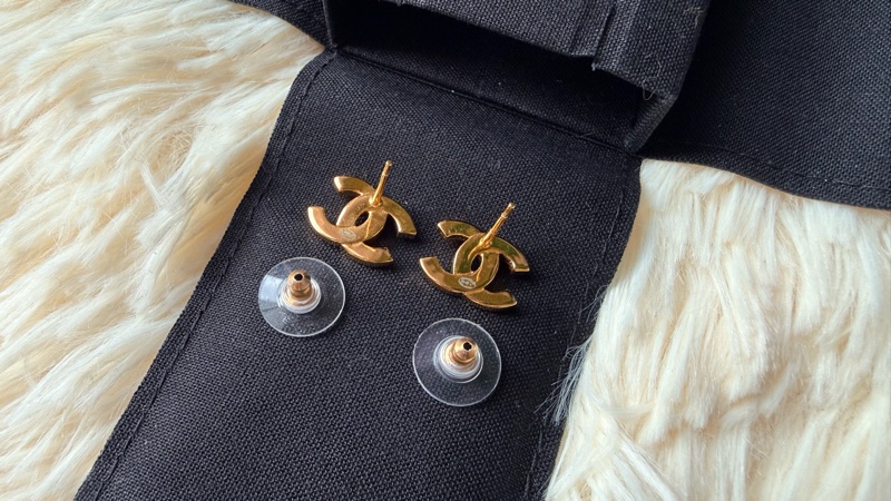 Chanel簡約雙C金色耳環-8