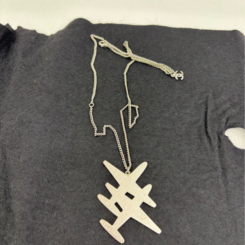 Chanel 香奈兒反戰系列走秀款 雙色飛機 毛衣項鍊 男女都可以用，又颯又吸睛-3