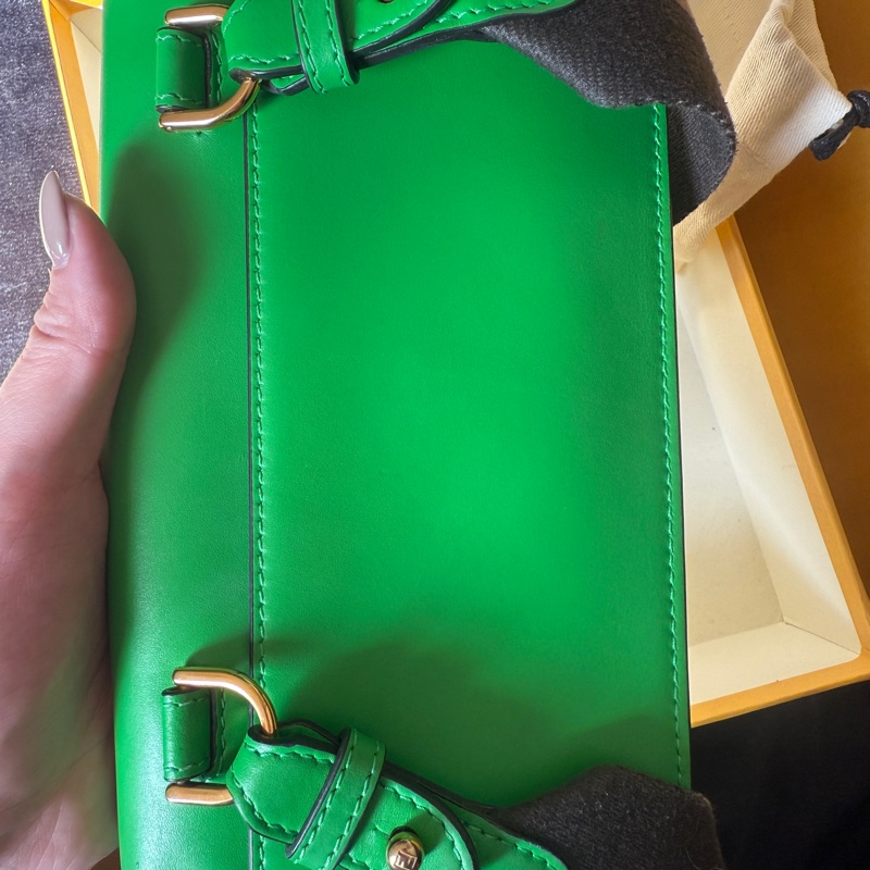 保證真品 極新💚Fendi 法棍包 綠色 經典背袋-2