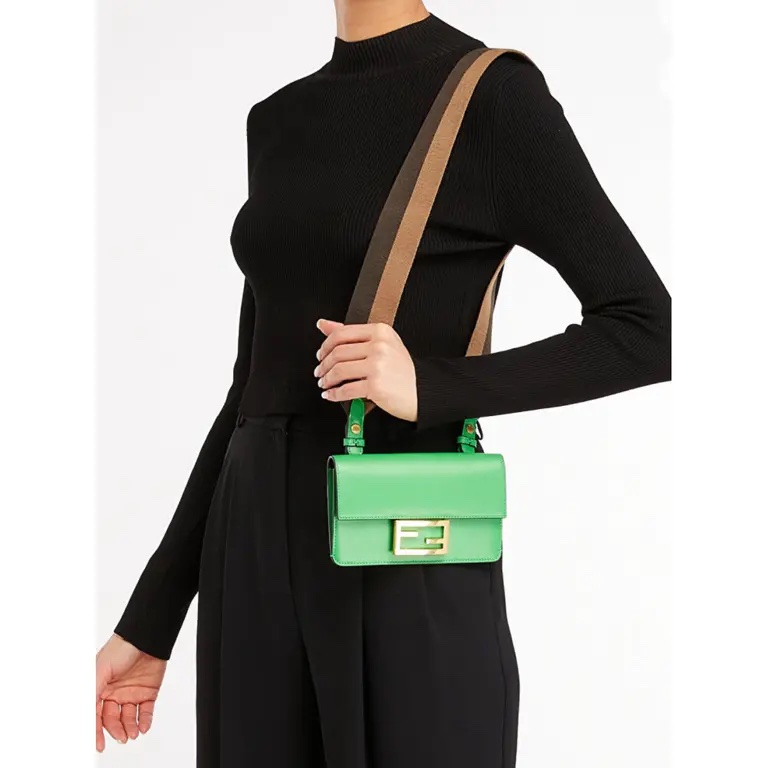 保證真品 極新💚Fendi 法棍包 綠色 經典背袋-5