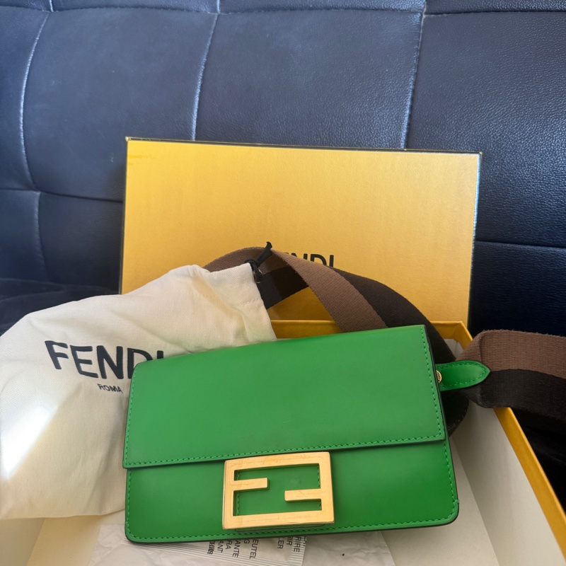 保證真品 極新💚Fendi 法棍包 綠色 經典背袋-7