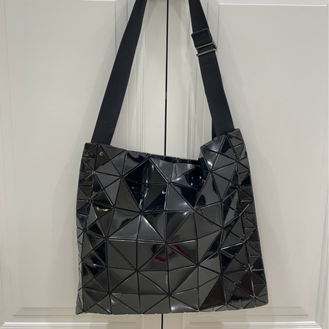 三宅一生 ISSEY MIYAKE BAO BAO 黑 直式 手提包 肩背包 斜背包 側背包