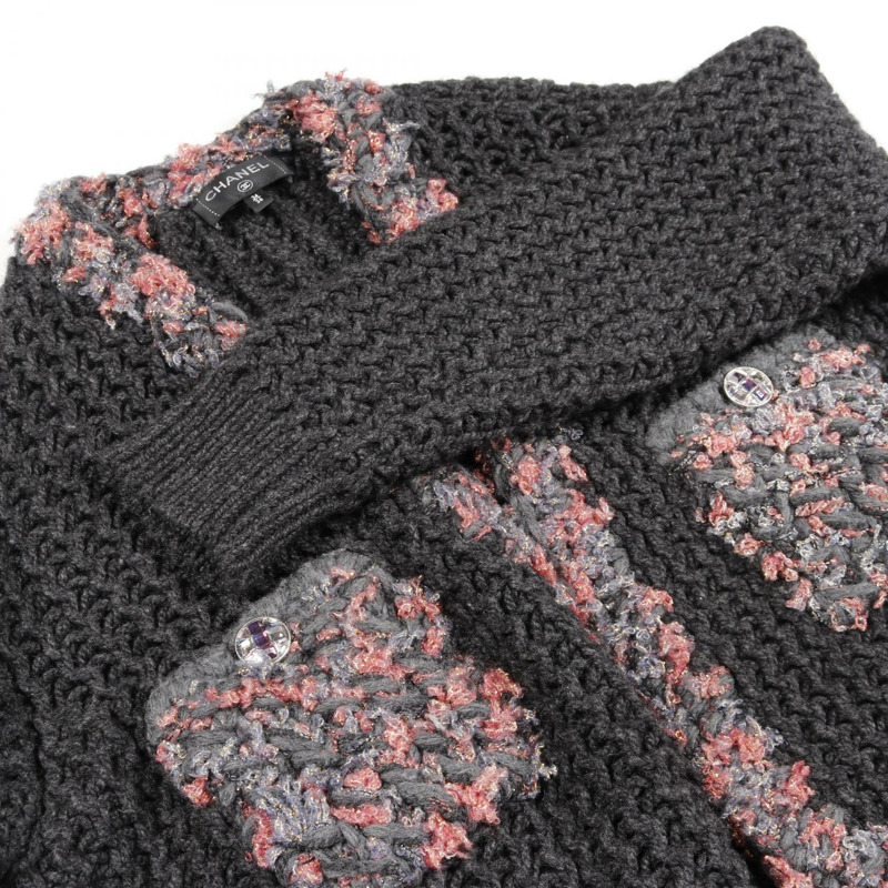 香奈兒 COCO 標誌紐扣開襟衫,羊絨材質,灰色/粉紅色,#34/36,二手女款-8