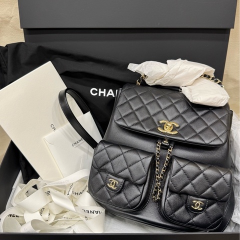 Chanel 黑金牛皮Duma 大号双肩包