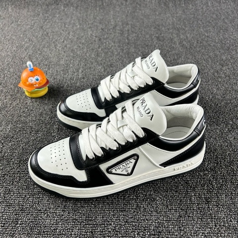 Prada普拉達三角標板鞋 尺碼35 整體成色不錯