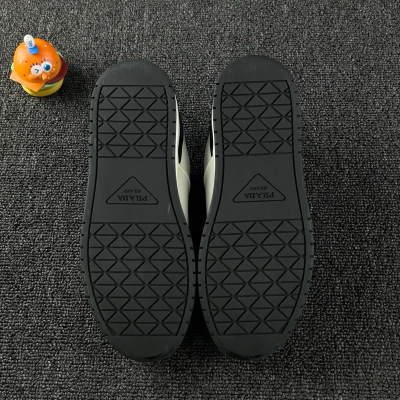 Prada普拉達三角標板鞋 尺碼35 整體成色不錯-7