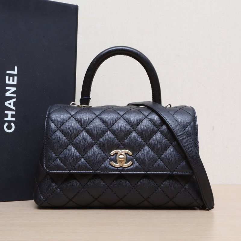 CHANEL CocoHandle小號黑色荔枝牛皮晶片開淺金扣肩背包-0