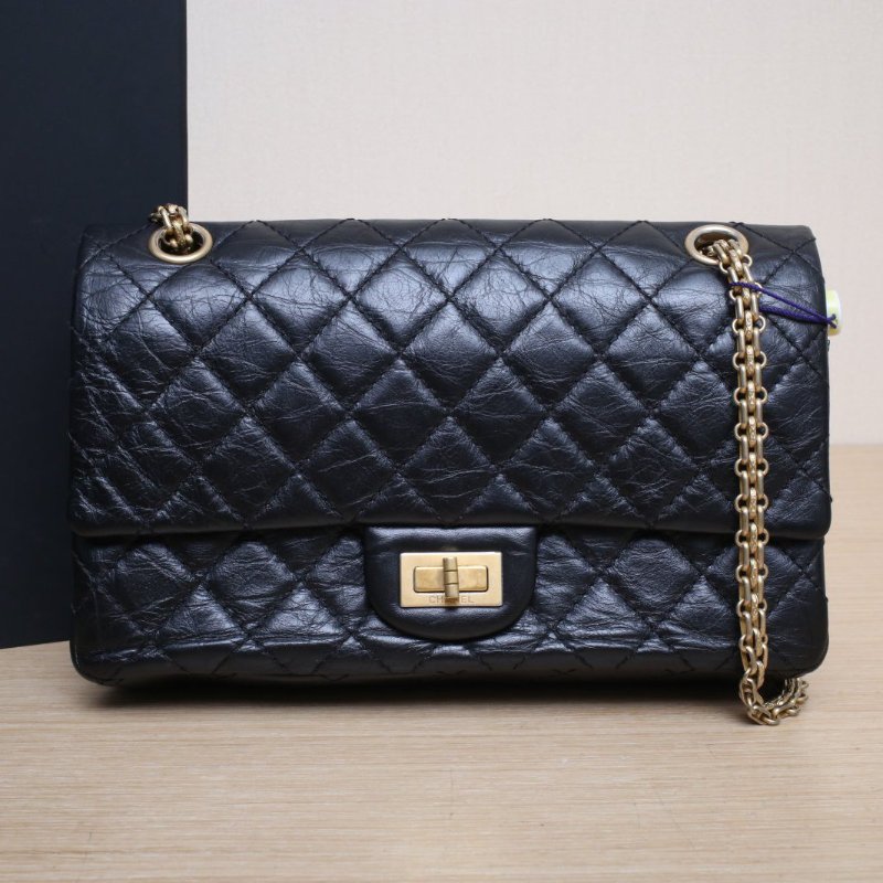 CHANEL 2.55口蓋包小號24黑色牛皮25開金扣肩背包-0