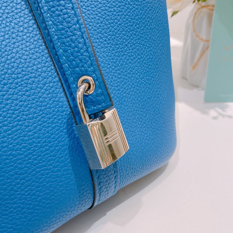 TW4577 Hermes 愛馬仕菜籃子 琉璃藍 銀扣 皮部位極新 Picotin 18 TC-14