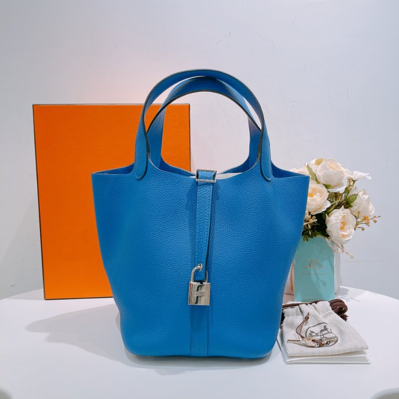TW4577 Hermes 愛馬仕菜籃子 琉璃藍 銀扣 皮部位極新 Picotin 18 TC-17