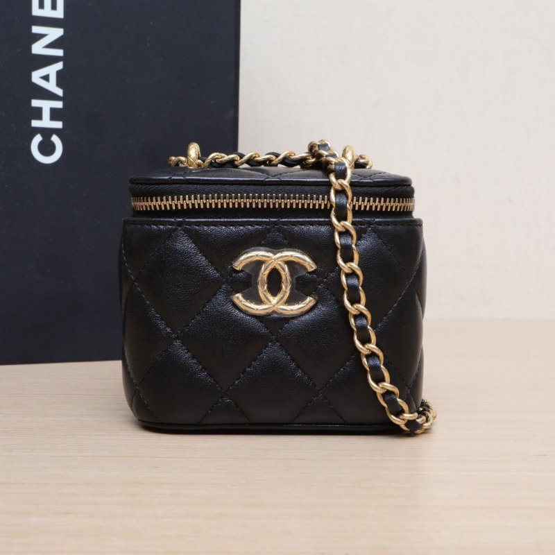 CHANEL 23C方盒子化妝包帶鏡子10黑色羊皮鐳射標鳳梨扣單皮穿鏈肩帶肩背包-0