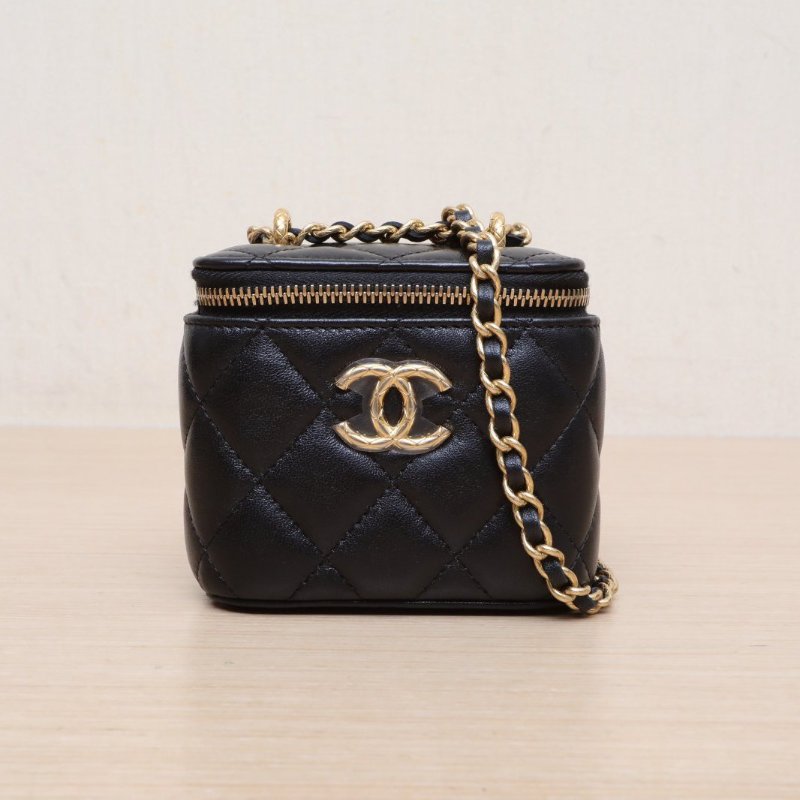 CHANEL 23C方盒子化妝包帶鏡子10黑色羊皮鐳射標鳳梨扣單皮穿鏈肩帶肩背包-1