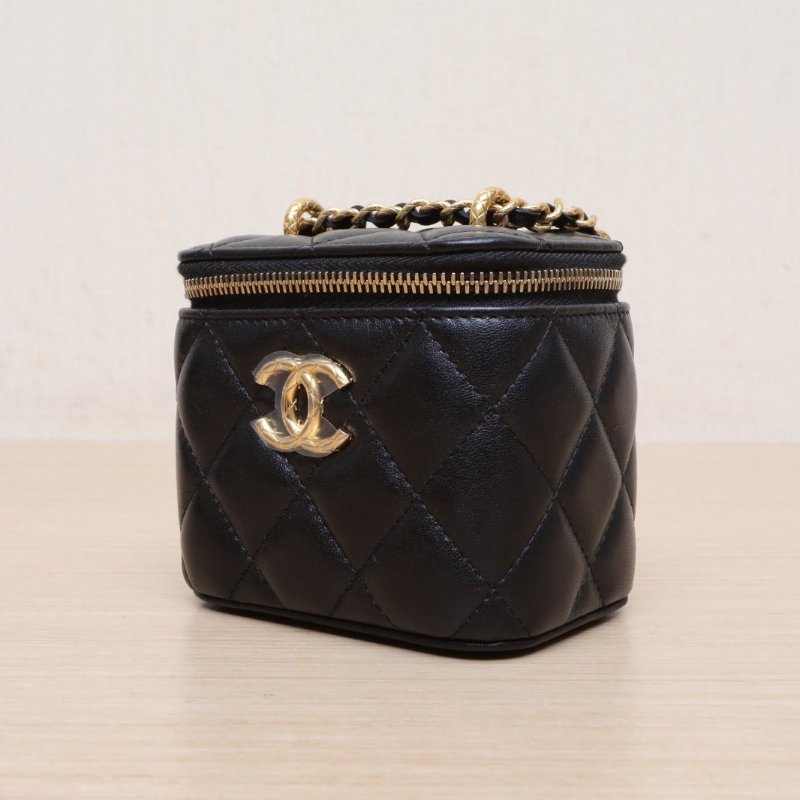 CHANEL 23C方盒子化妝包帶鏡子10黑色羊皮鐳射標鳳梨扣單皮穿鏈肩帶肩背包-2