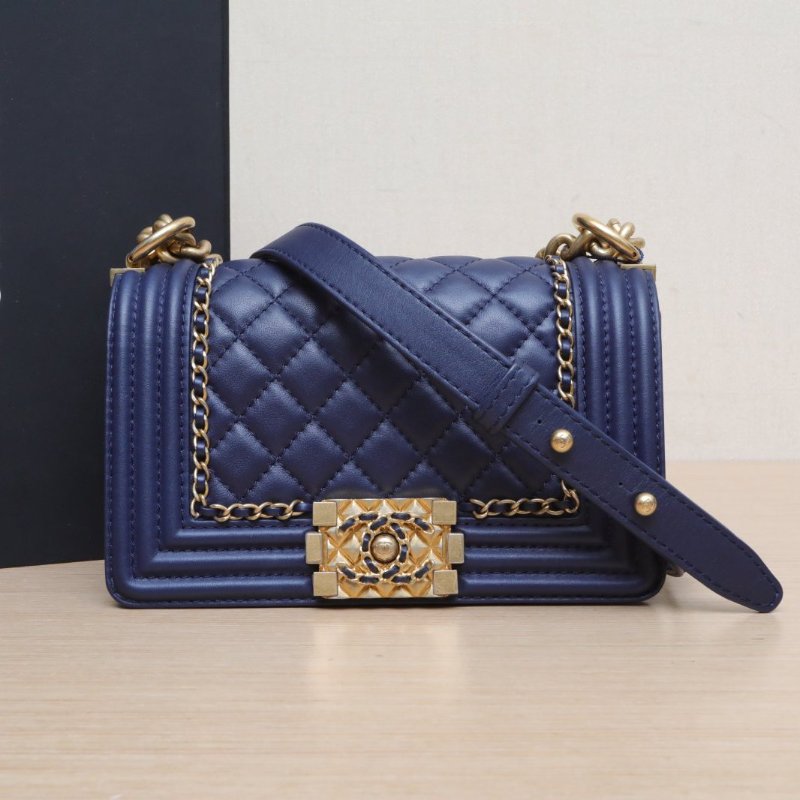 CHANEL Leboy小號20.5藍色羊皮29開金扣皮穿鏈鳳梨扣肩背包-0