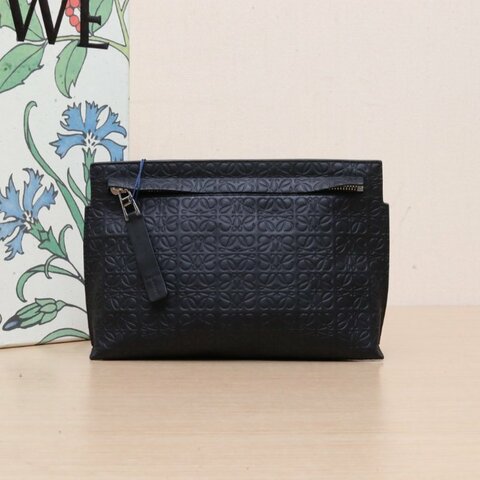 LOEWE 黑色牛皮logo壓紋手拿包肩背包