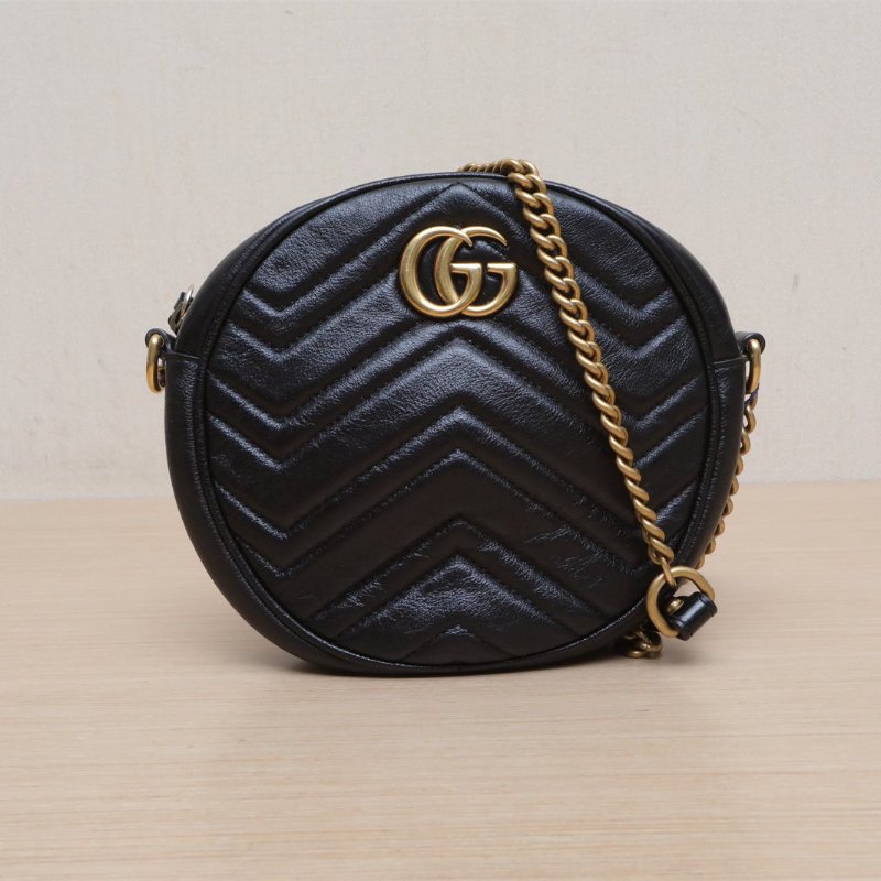 GUCCI 黑色牛皮金扣GGMarmont圓餅包Mini18.5肩背包-1