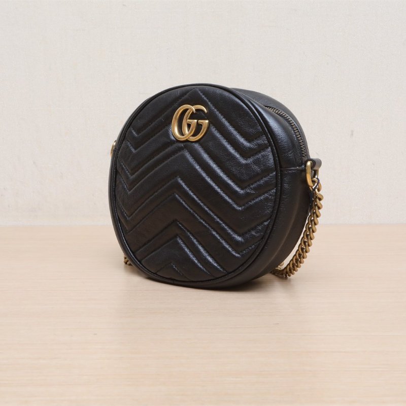GUCCI 黑色牛皮金扣GGMarmont圓餅包Mini18.5肩背包-2