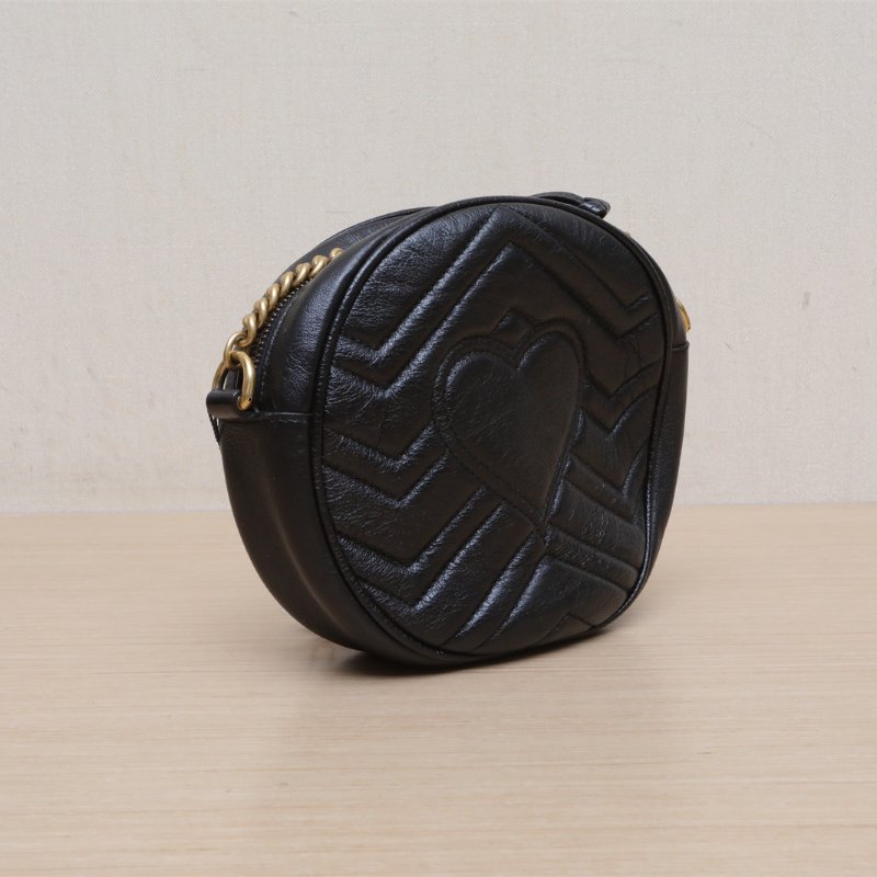 GUCCI 黑色牛皮金扣GGMarmont圓餅包Mini18.5肩背包-4