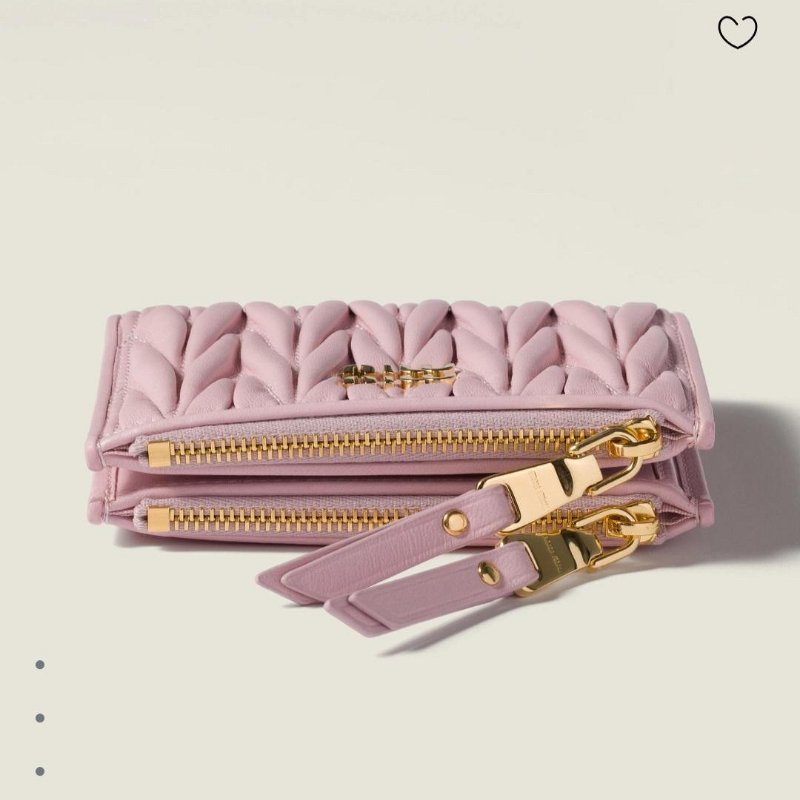 💎Han's house精品服飾💎MIU MIU Matelass 納帕皮 雙拉鍊 對釦式 短夾-1