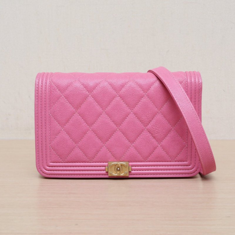 CHANEL LeboyWOC19粉色荔枝牛皮26開金扣肩背包-1