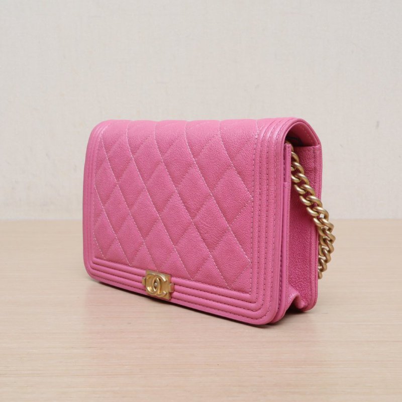 CHANEL LeboyWOC19粉色荔枝牛皮26開金扣肩背包-2