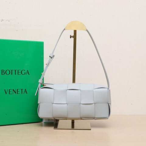 BOTTEGA VENETA 灰色羊皮金扣CassetteBrick腋下包肩背包
