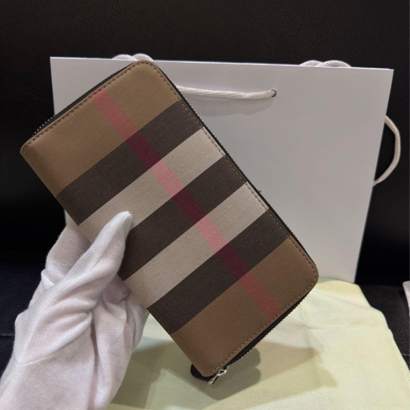 💎Han's house精品服飾💎Burberry 格紋 拉鍊 長夾 皮夾-0