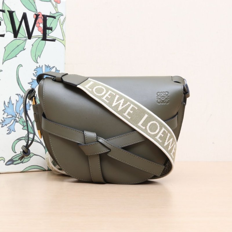 LOEWE Gate馬鞍斜跨包小號綠色牛皮寬肩帶肩背包-0