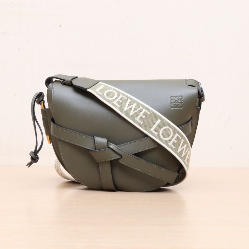 LOEWE Gate馬鞍斜跨包小號綠色牛皮寬肩帶肩背包-1