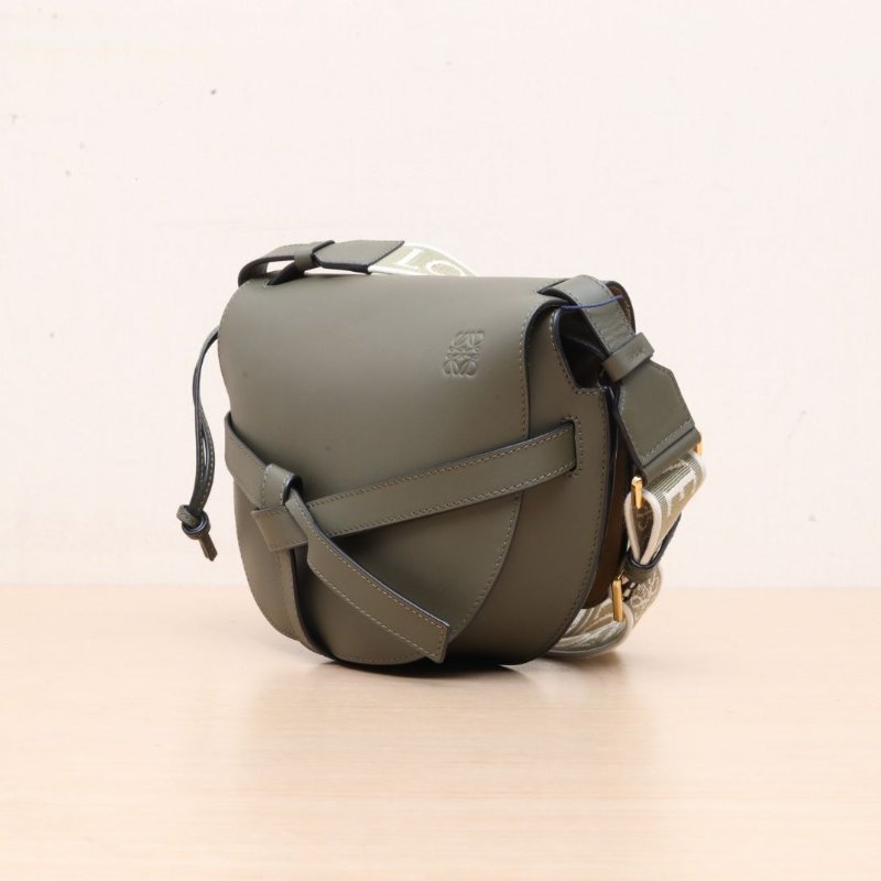 LOEWE Gate馬鞍斜跨包小號綠色牛皮寬肩帶肩背包-4