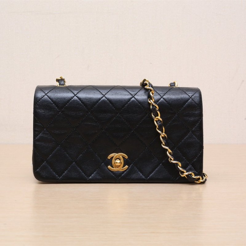 CHANEL 黑色羊皮1開金扣中古黑金羊單蓋斜挎包19肩背包-1