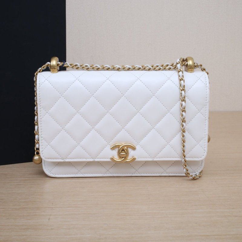 CHANEL CFWOC19白色牛皮晶片開金扣雙金珠皮穿鏈肩背包-0
