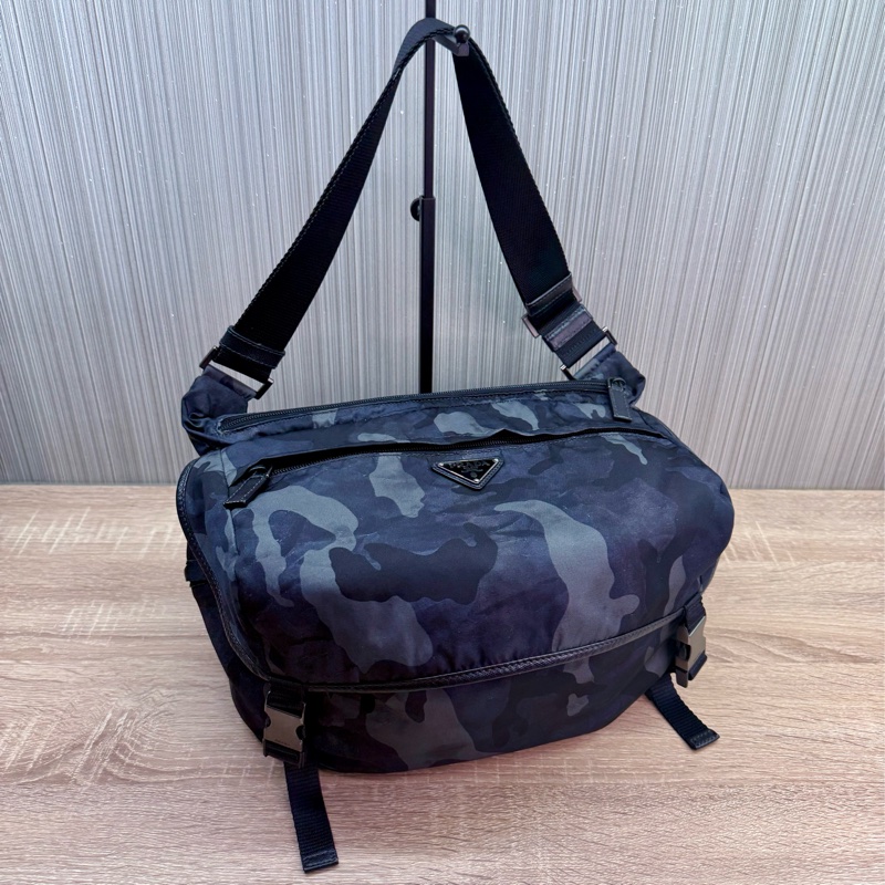 Prada VA0991 稀有限量絕版迷彩郵差斜背包-1