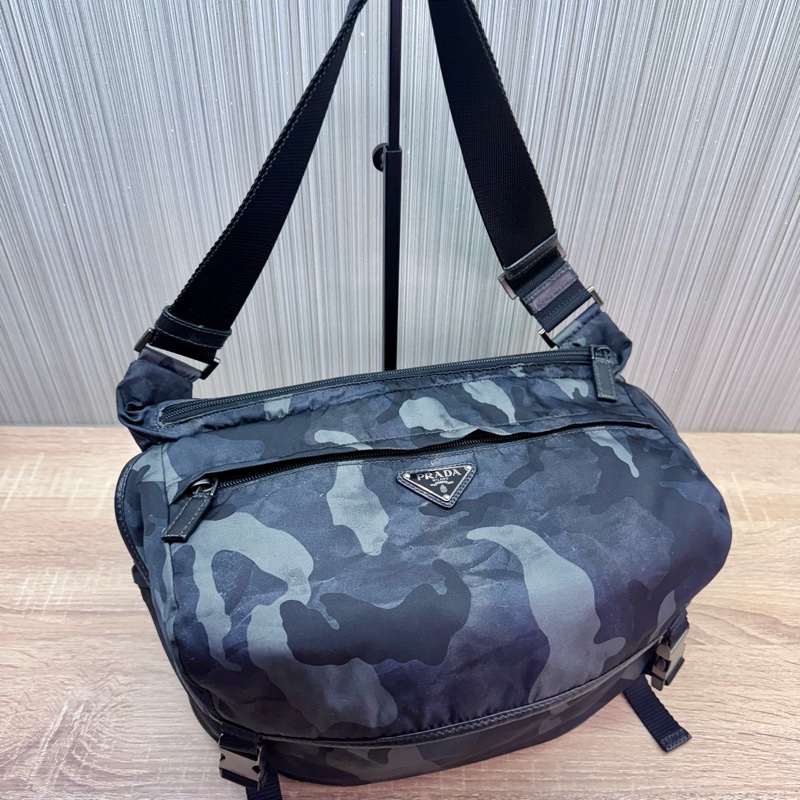 Prada VA0991 稀有限量絕版迷彩郵差斜背包-3
