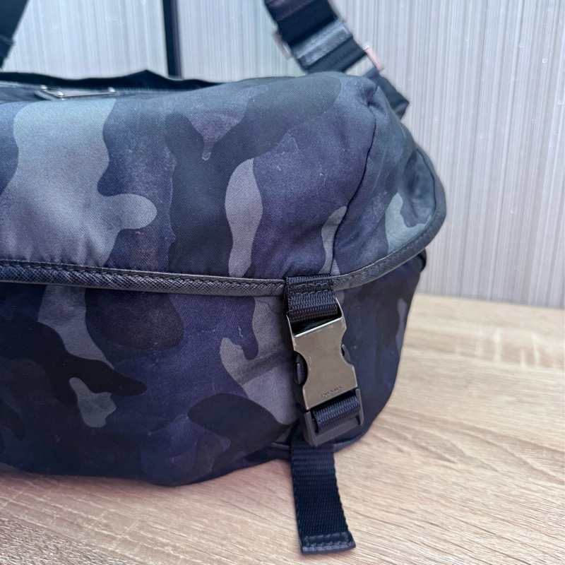 Prada VA0991 稀有限量絕版迷彩郵差斜背包-7