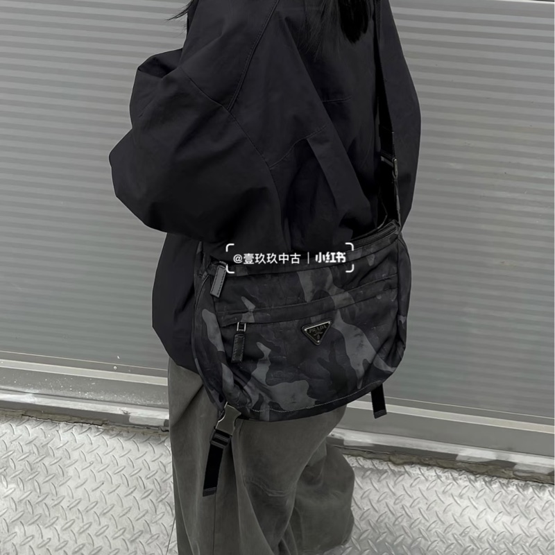 Prada VA0991 稀有限量絕版迷彩郵差斜背包-36