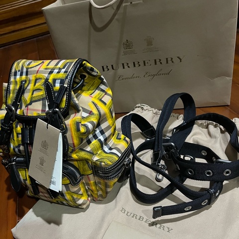 Burberry黃色經典限量後背包
