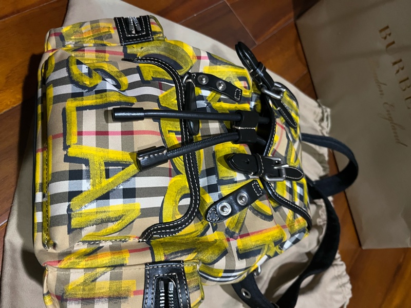 Burberry黃色經典後背包-7