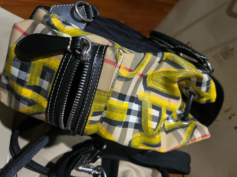 Burberry黃色經典後背包-8